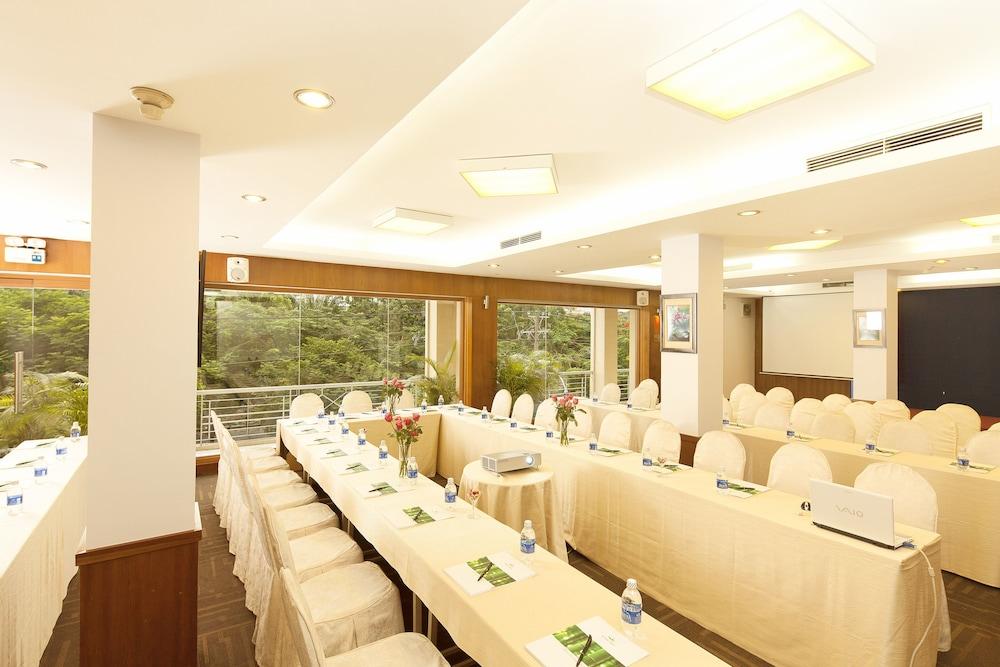 Liberty Hotel Saigon Parkview Ho Chi Minh City Exterior photo